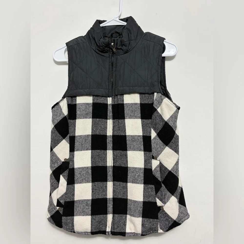 Maurices Black White Buffalo Plaid Quilted Vest women’s Size S(A362)✨ - Picture 4 of 9